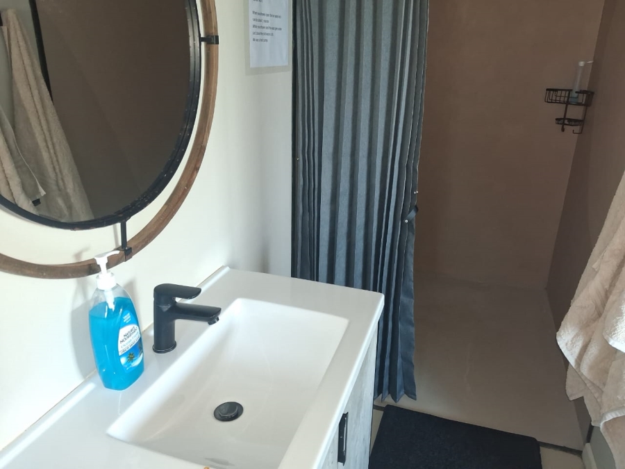 To Let 1 Bedroom Property for Rent in Cove Rock Eastern Cape